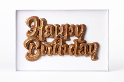 Figuras de chocolate para regalar con mensaje de HAPPY BIRTHDAY . Elaboradas con . Chocolate artesano . Con leche Gold Galaxy con diseño original y exclusido de Chocoletters