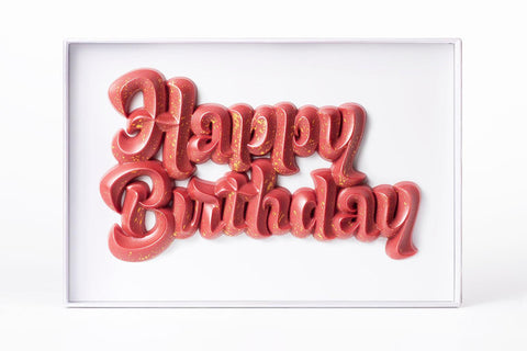 Figuras de chocolate para regalar con mensaje de HAPPY BIRTHDAY . Elaboradas con . Chocolate artesano . Fresa liofilizada Gold Galaxy con diseño original y exclusido de Chocoletters