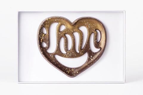 para regalar con mensaje de LOVE . Elaboradas con . Chocolate artesano . Negro 70% Vegano Gold Galaxy con diseño original y exclusido de Chocoletters
