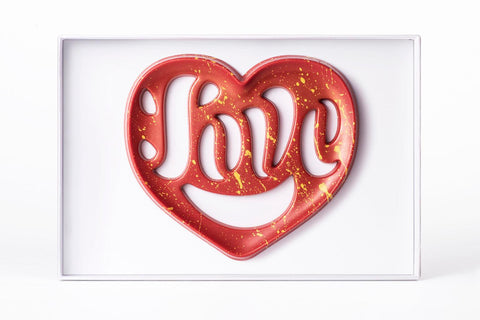 para regalar con mensaje de LOVE . Elaboradas con . Chocolate artesano . Fresa liofilizada Gold Galaxy con diseño original y exclusido de Chocoletters