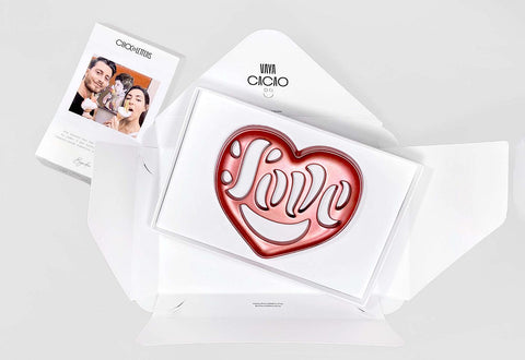 para regalar con mensaje de LOVE . Elaboradas con . Chocolate artesano . con diseño original y exclusido de Chocoletters