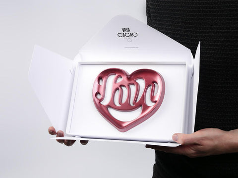 para regalar con mensaje de LOVE . Elaboradas con . Chocolate artesano . con diseño original y exclusido de Chocoletters