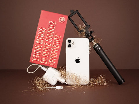 Tabletas de chocolate para regalar con mensaje de Cómete tus palabras . Elaboradas con . Chocolate artesano . con diseño original y exclusido de Chocoletters