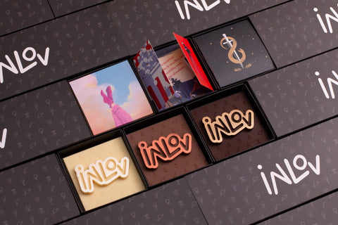B2B Eventos Figuras de chocolate Regalos para Empresa para regalar con mensaje de CATA PREMIUM EVENTO . Elaboradas con . Chocolate artesano . con diseño original y exclusido de Chocoletters