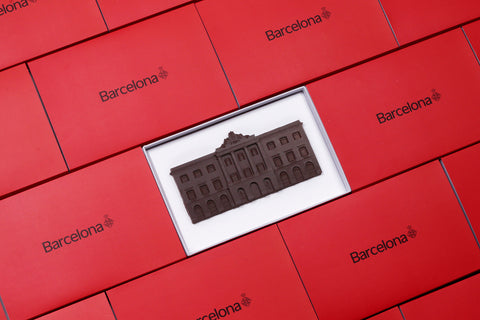 B2B Eventos Figuras de chocolate Regalos para Empresa para regalar con mensaje de PIEZA ICÓNICA EMPRESA . Elaboradas con . Chocolate artesano . con diseño original y exclusido de Chocoletters